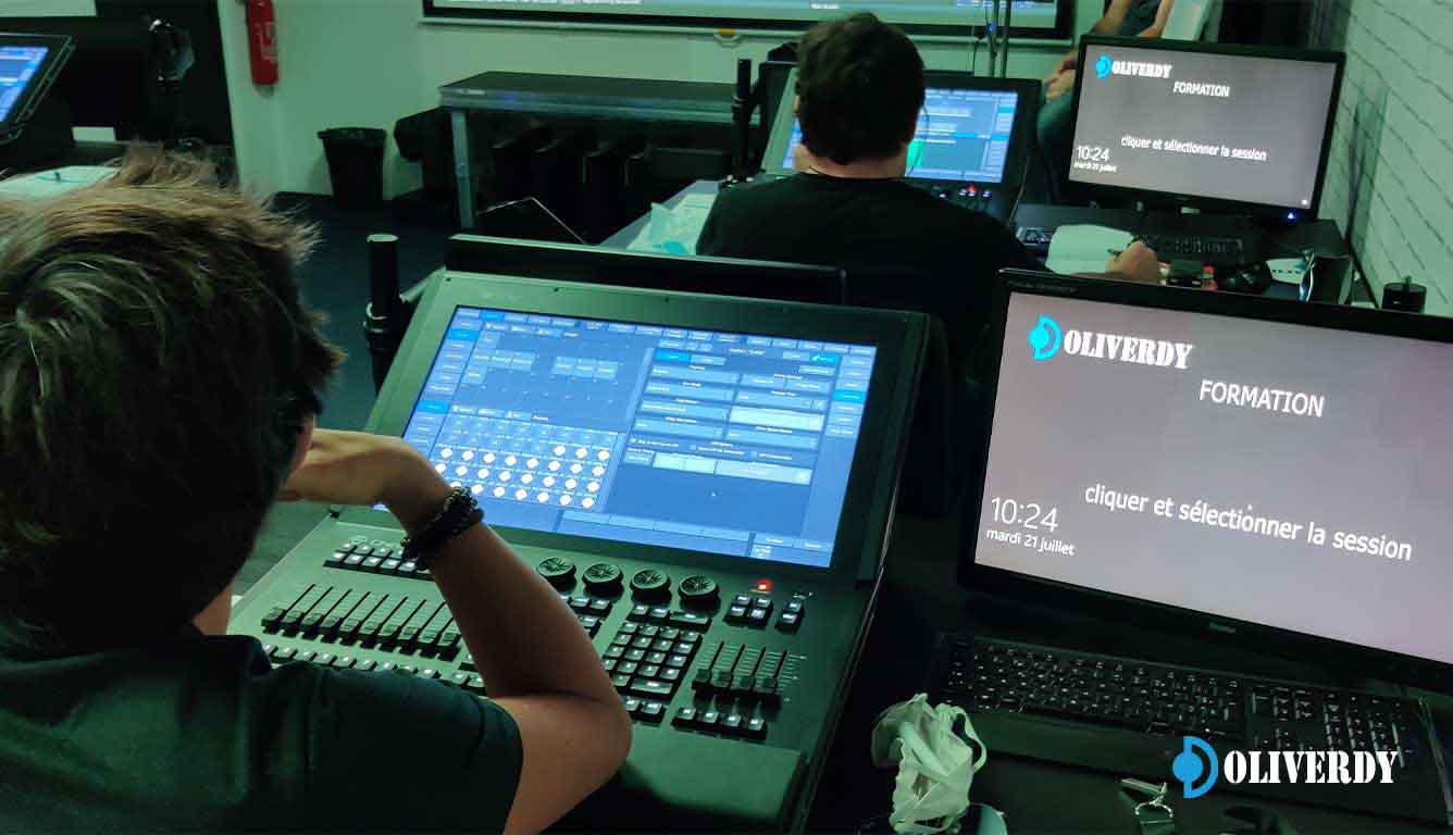 Cours sur la console d'éclairage Infinity Chimp 300