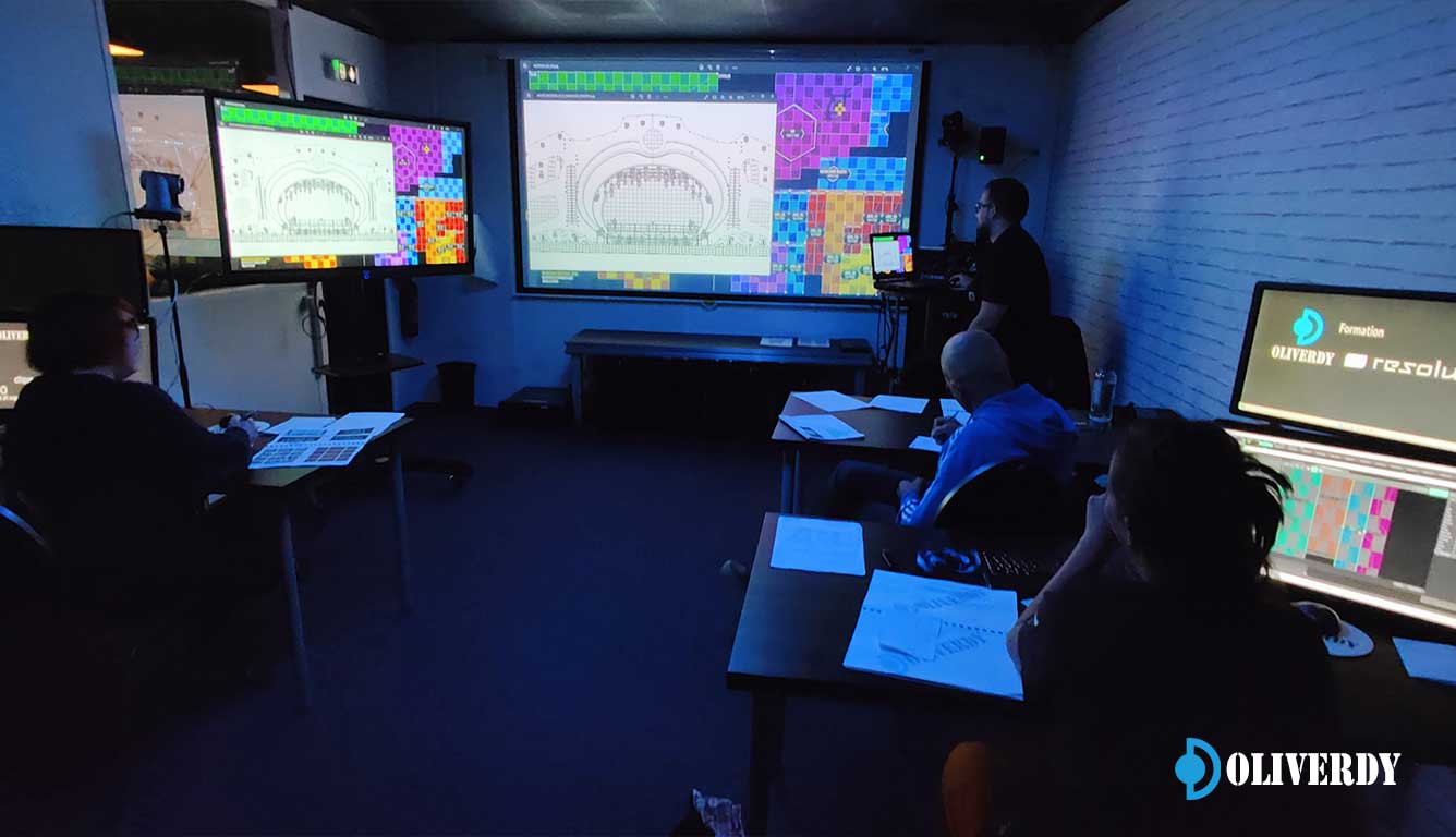 Salle de formation en action